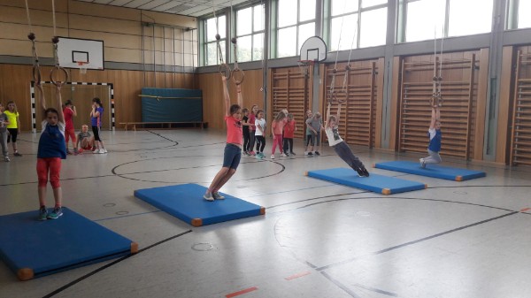 Mädchen ab der 1. Klasse